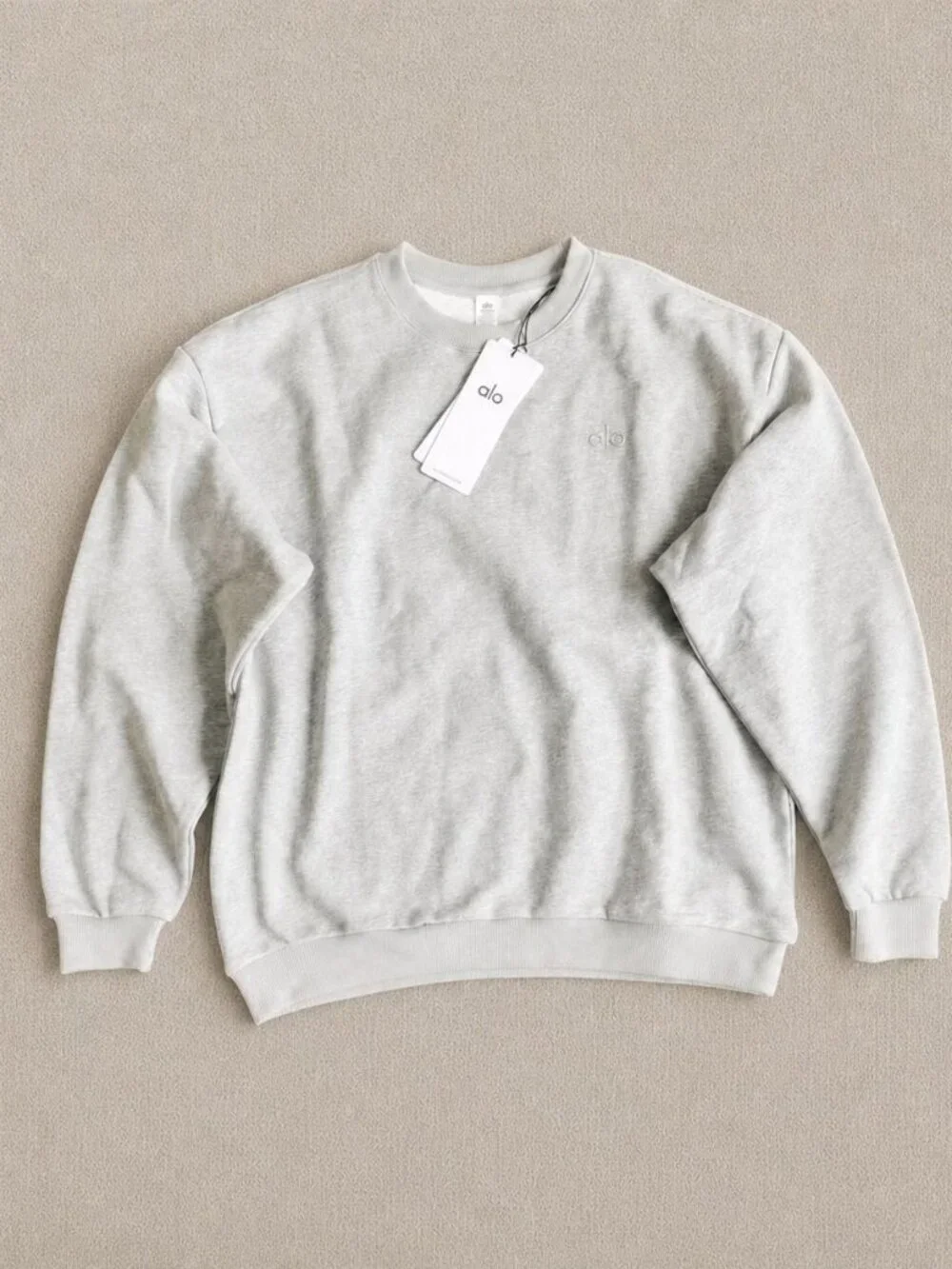Size M - Alo Yoga Accolade Crew Neck Pullover Grey